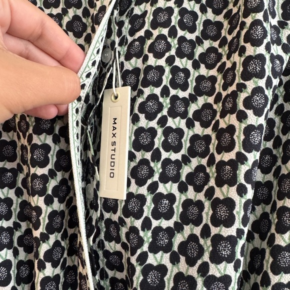 Elegant Black and Cream Patterned Dress 👗 - Picture 4 of 9